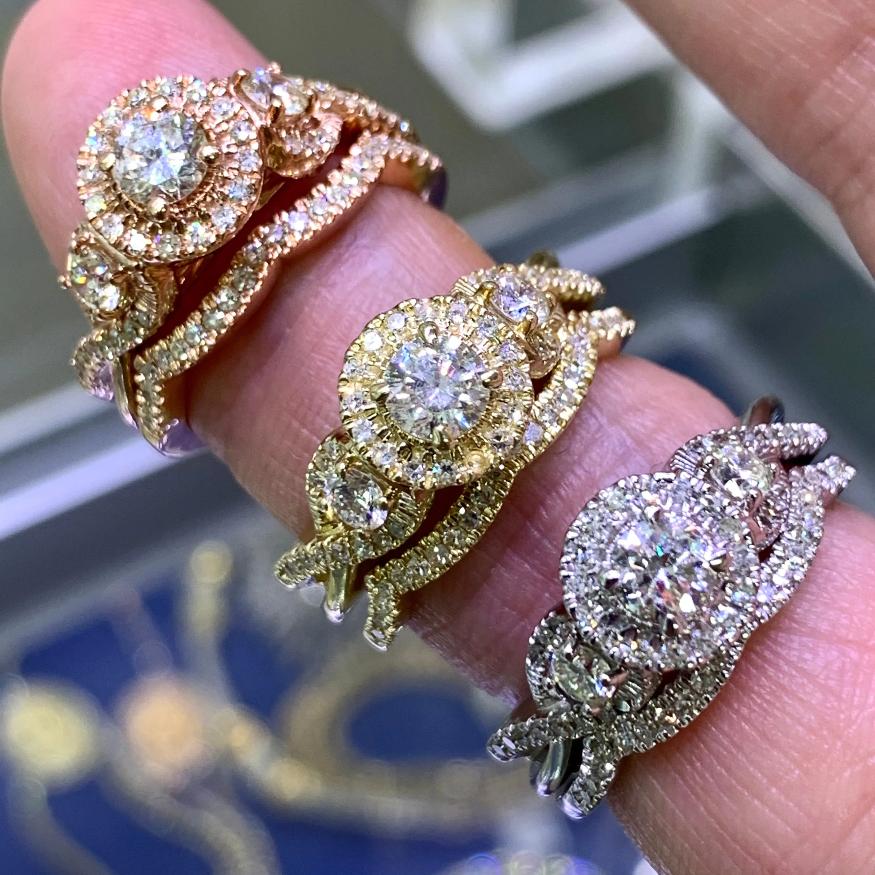 14k Gold 2-piece Wedding Rings Set with Diamond (solitaire center)