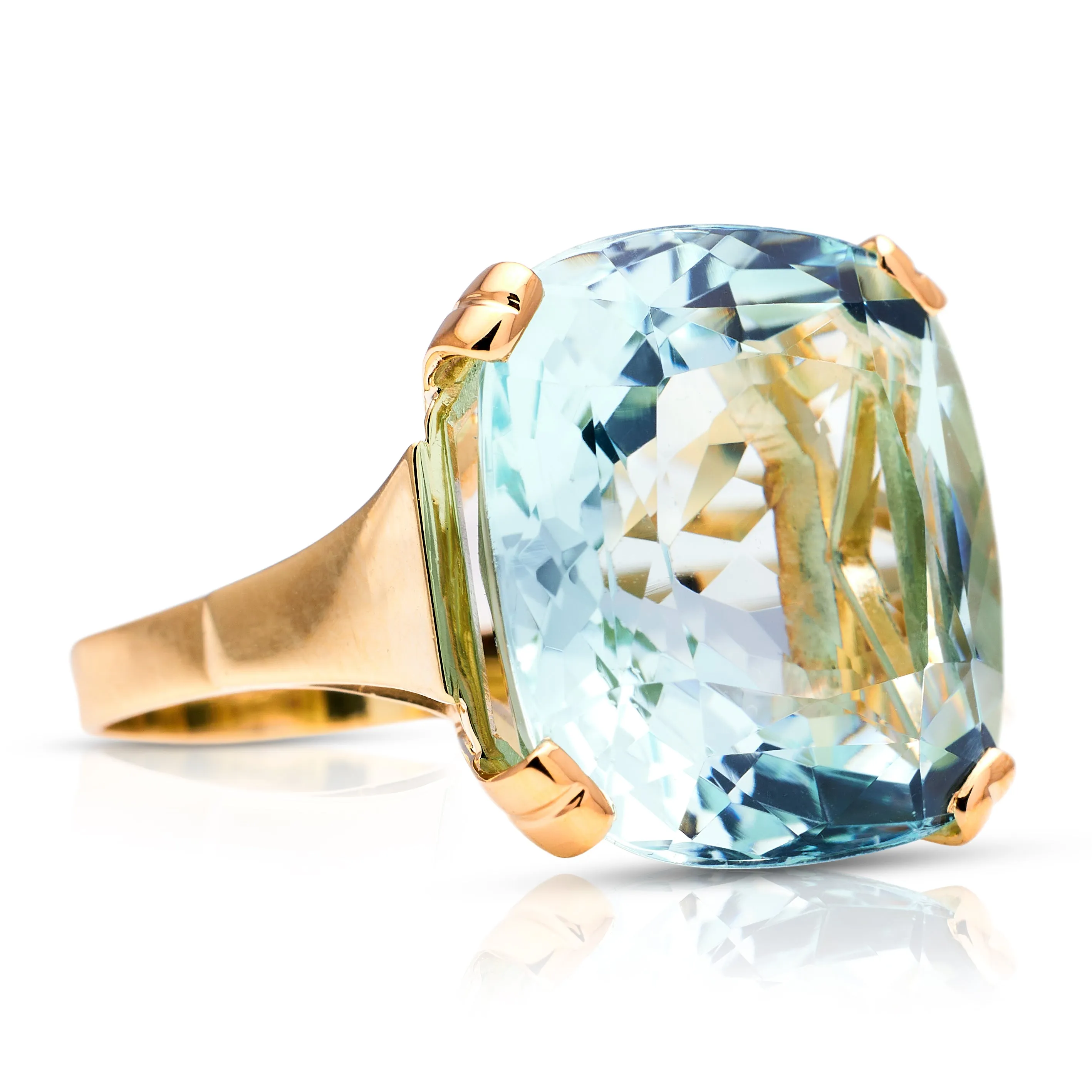 Art Deco | 13ct aquamarine ring, set in 18ct yellow gold