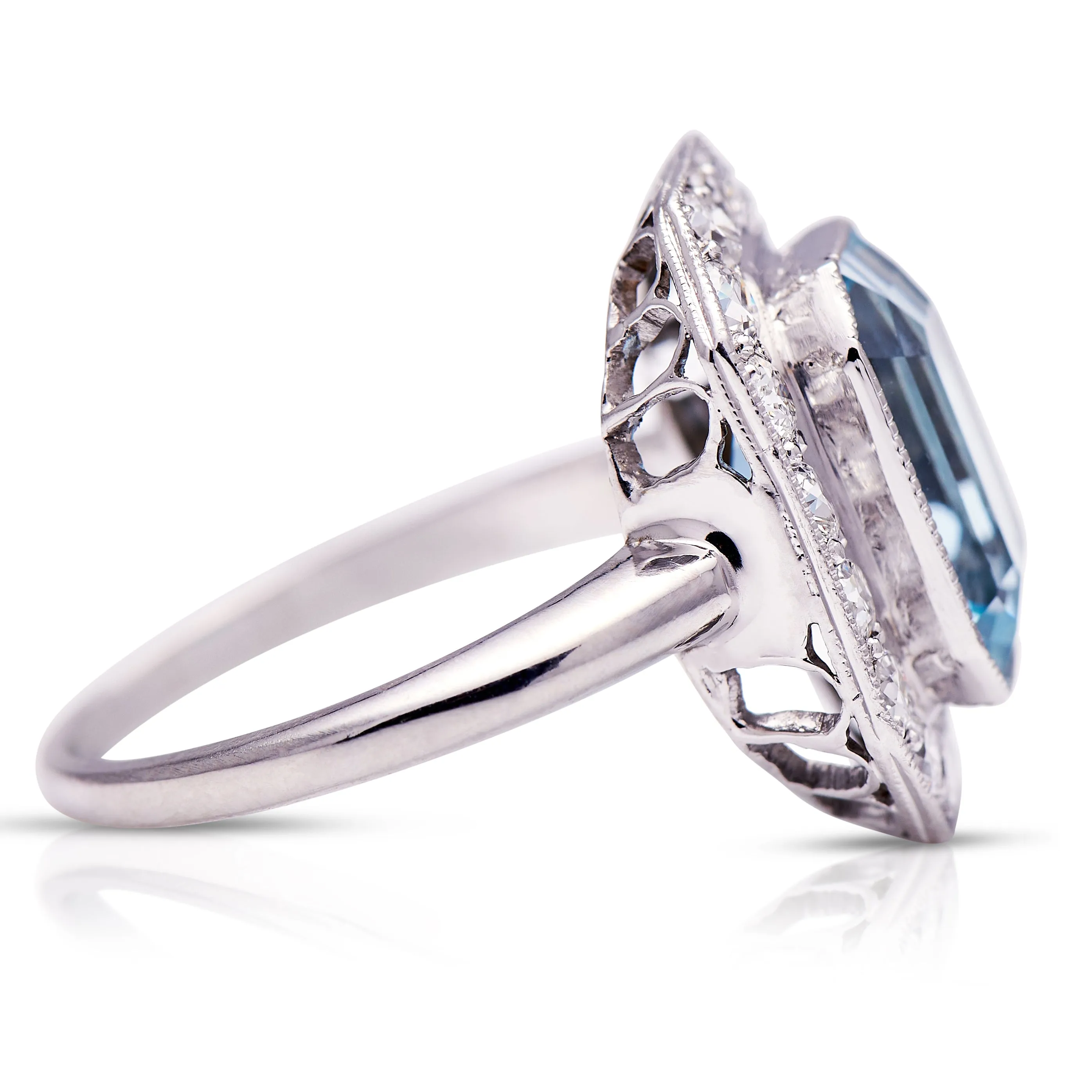 Art Deco aquamarine and diamond cluster ring, platinum