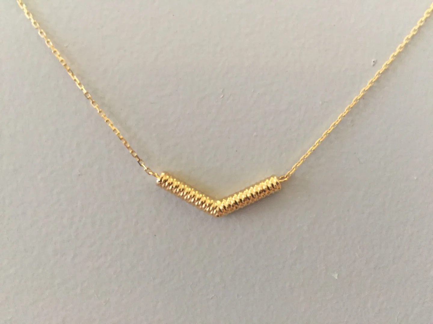 Chevron Shape Spring Play Necklace in 18k Yellow Gold