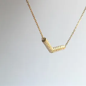 Chevron Shape Spring Play Necklace in 18k Yellow Gold
