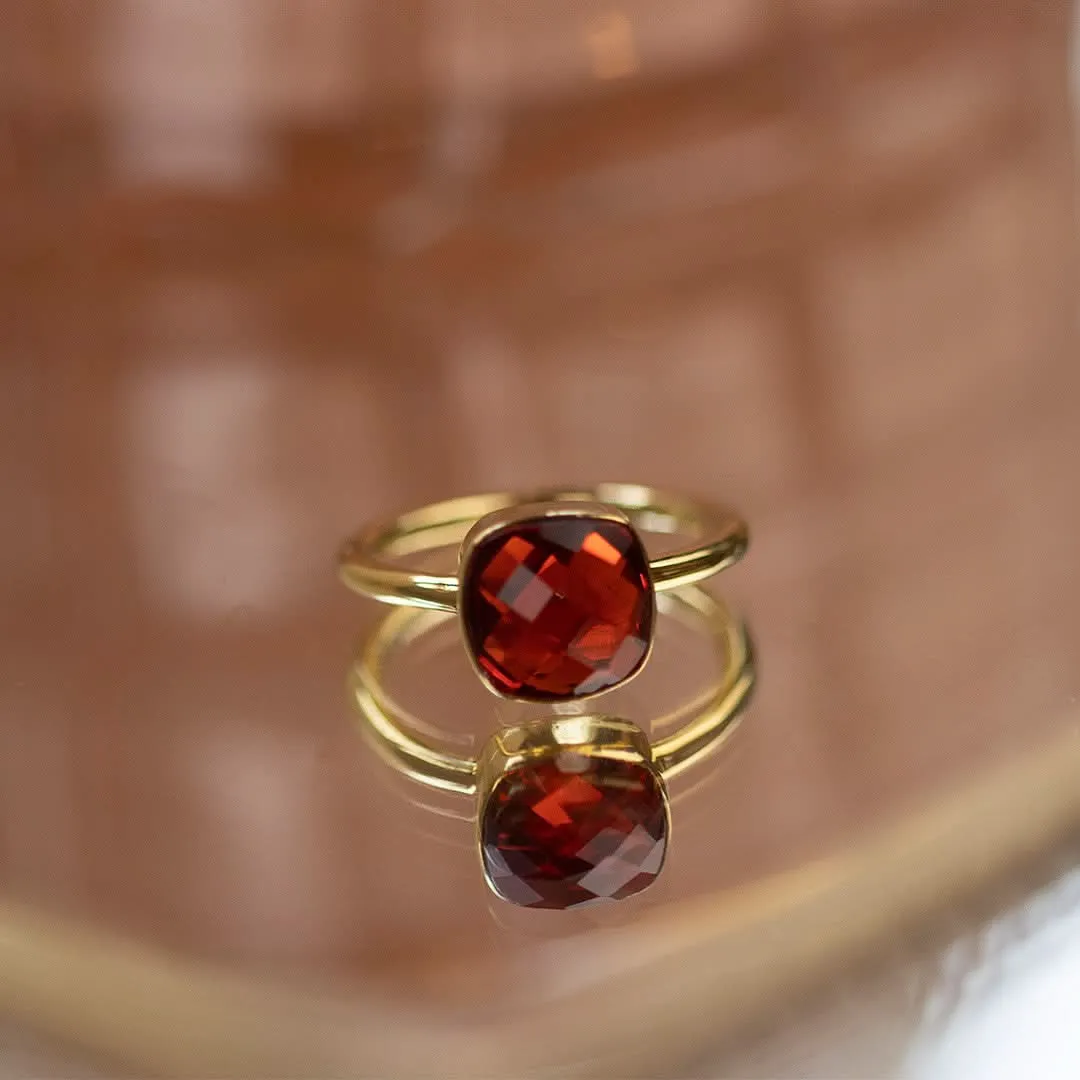 Garnet Cocktail Ring | Gold