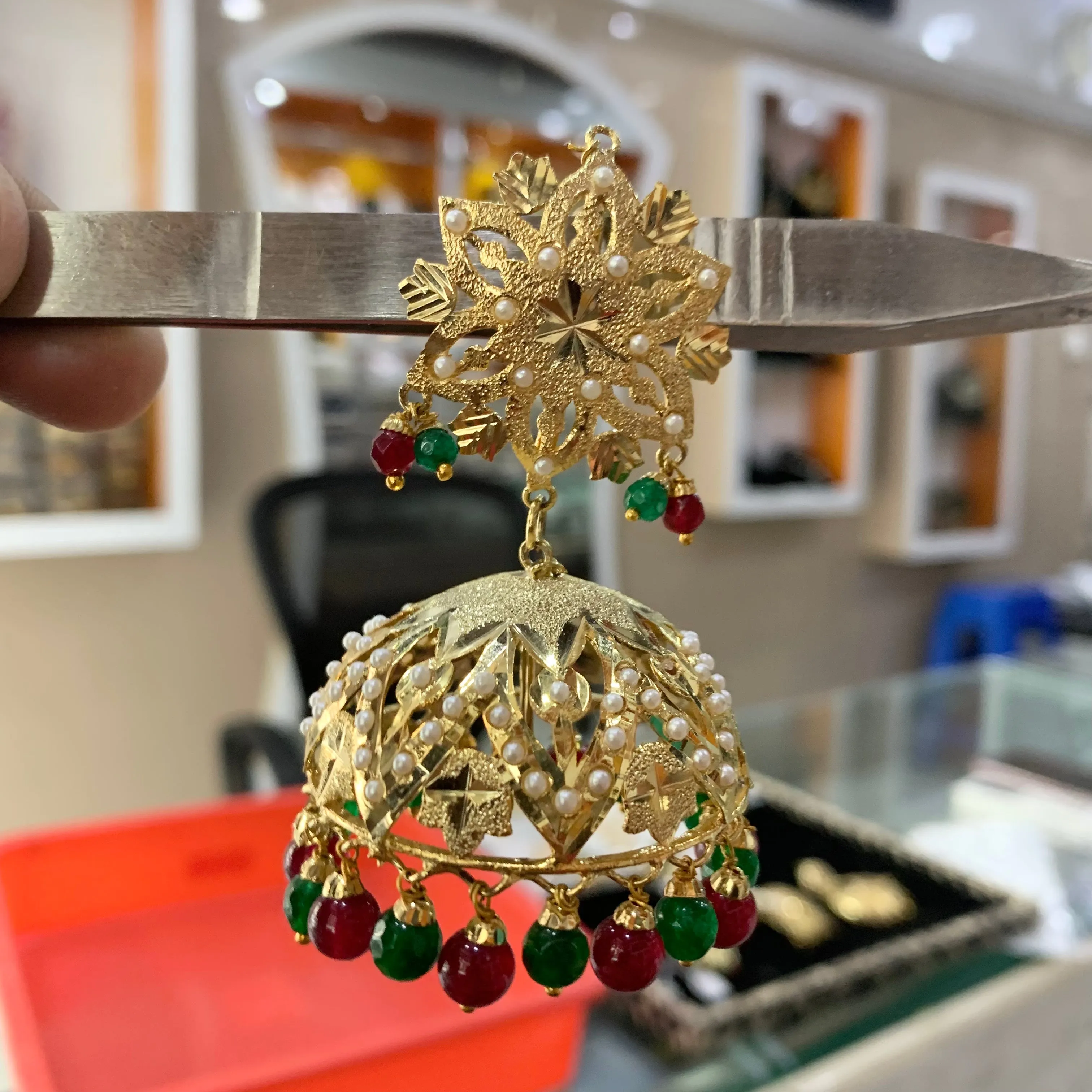 Jadau earrings 562477