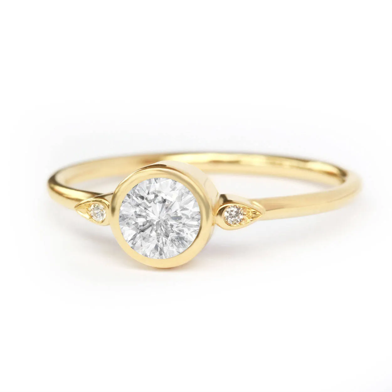 Kiss Plus, Solitaire Diamond Engagement Ring ♥