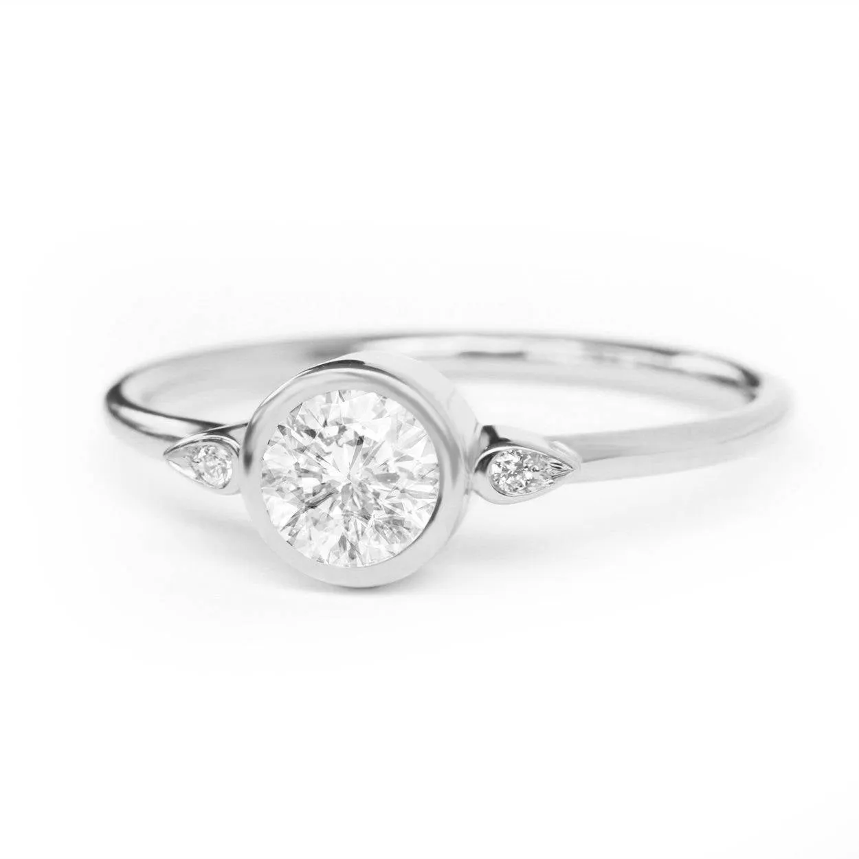 Kiss Plus, Solitaire Diamond Engagement Ring ♥
