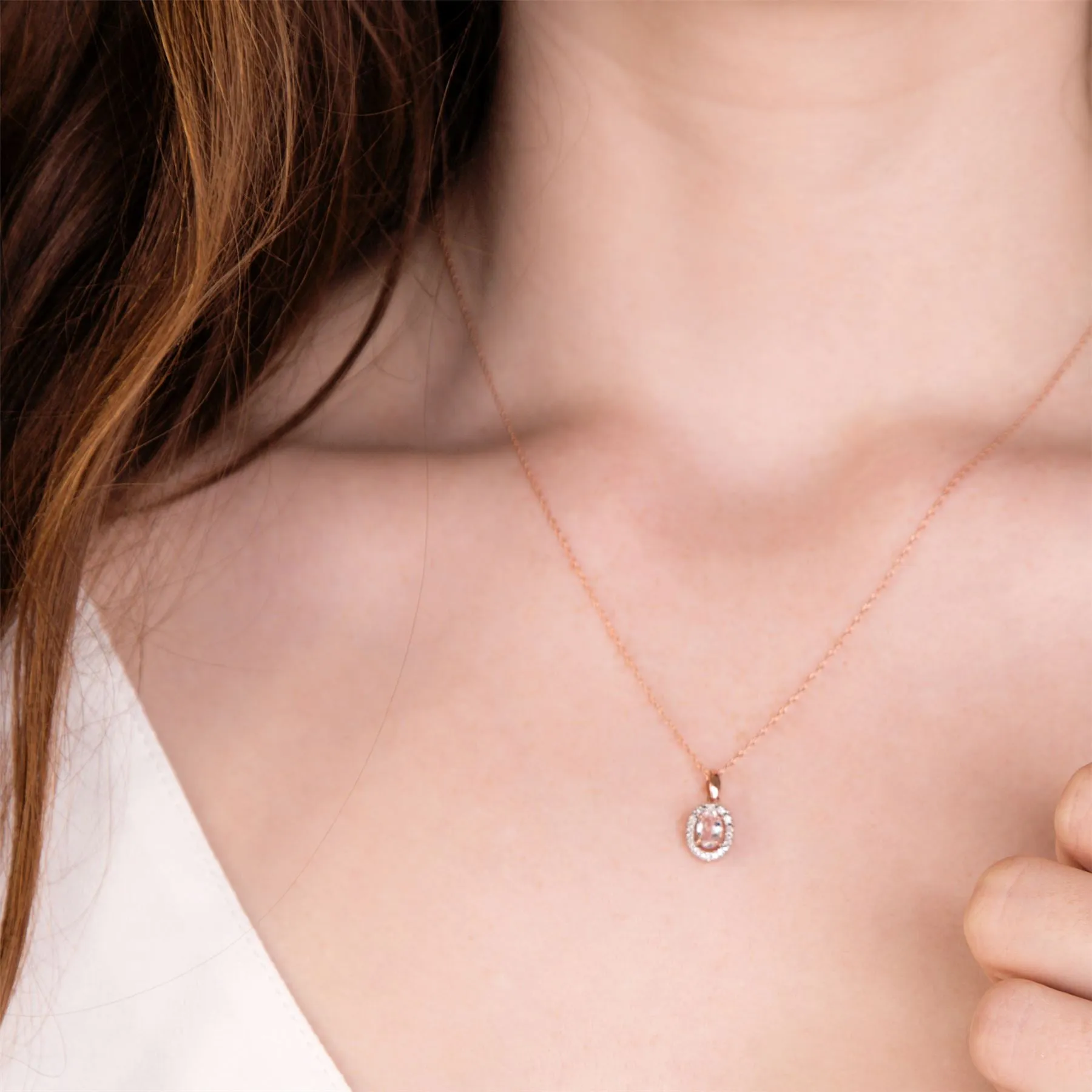 Morganit Halskette, 9 Karat Rosegold Morganit & Diamant Oval Halo Anhänger auf 45cm Kette
